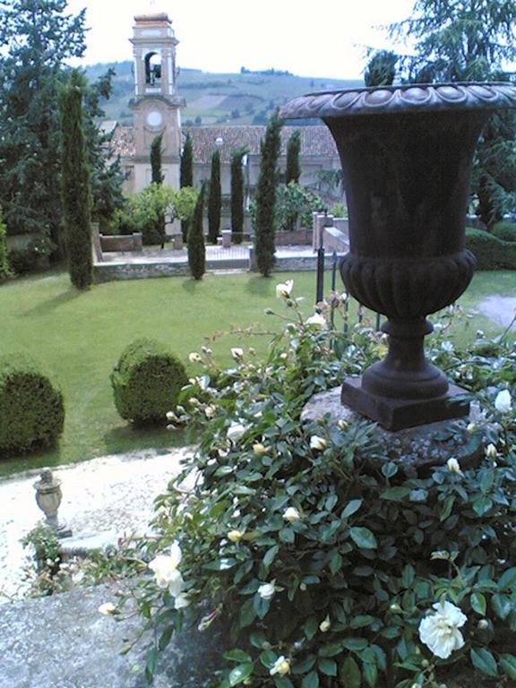 Castello Di Coazzolo Bed & Breakfast Neive Exterior photo