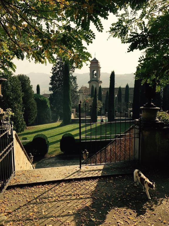 Castello Di Coazzolo Bed & Breakfast Neive Exterior photo